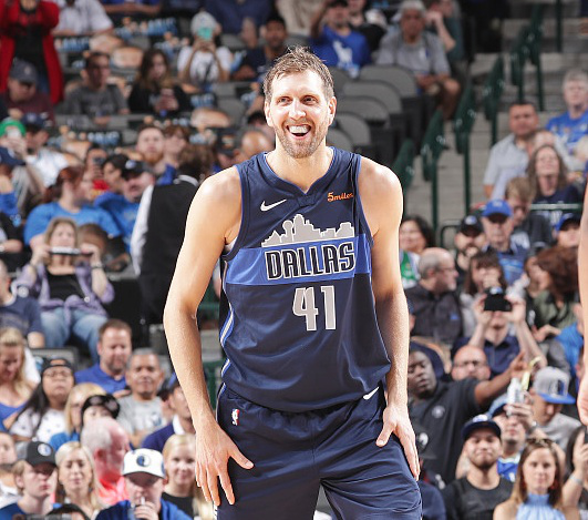 塞维利亚训练开放日；今夜迎来里程碑引欢呼；足总杯在即；心理建设被强调