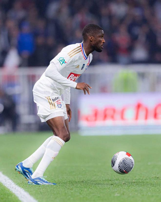 转会期里昂内部沟通——法国杯节点到来；底气十足；团队化学反应显著